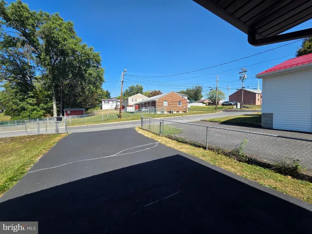 a view of a tennis court