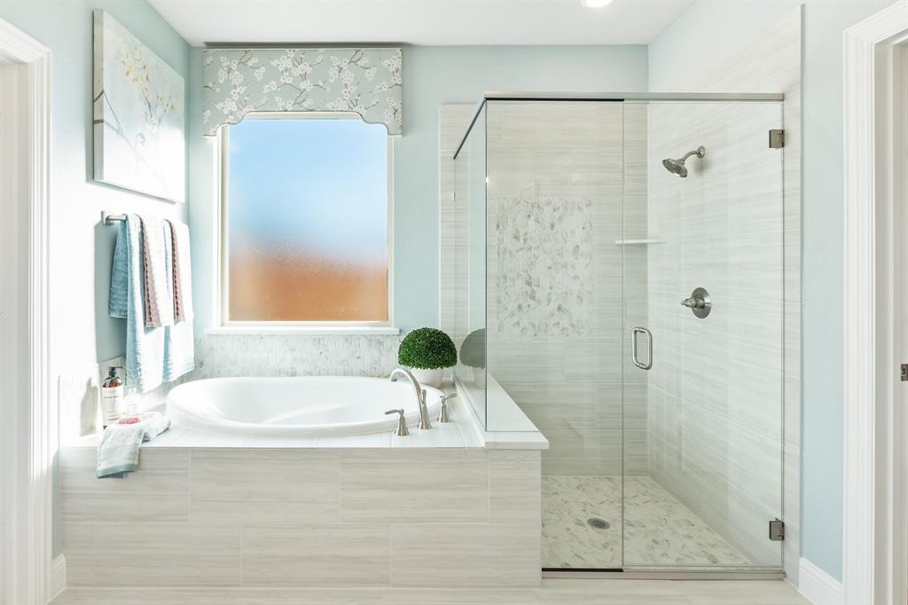 817 Rusty Run Drive Midlothian, TX 76065 - Photo 25 of 40 a bathroom with a bathtub and a shower