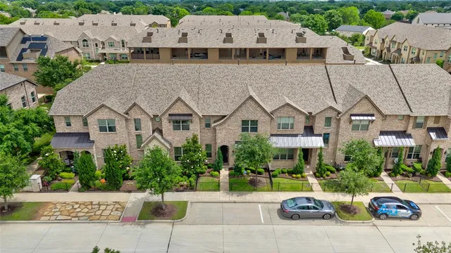 a view of multiple houses with a yard