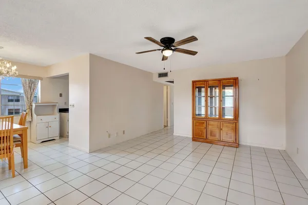 $1,400 | 332 Sheffield North, West Palm Beach, FL 33417