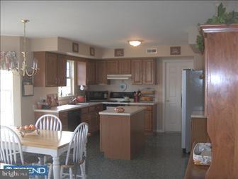 408 Apache Drive Sinking Spring, PA 19608 - Photo 3 of 6