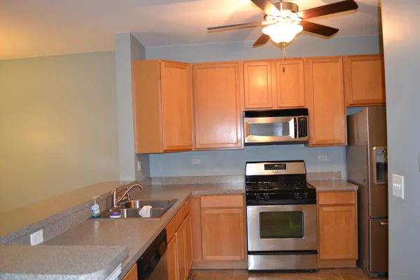 $2,400 | 161 Springbrook Trail South, Oswego, IL 60543