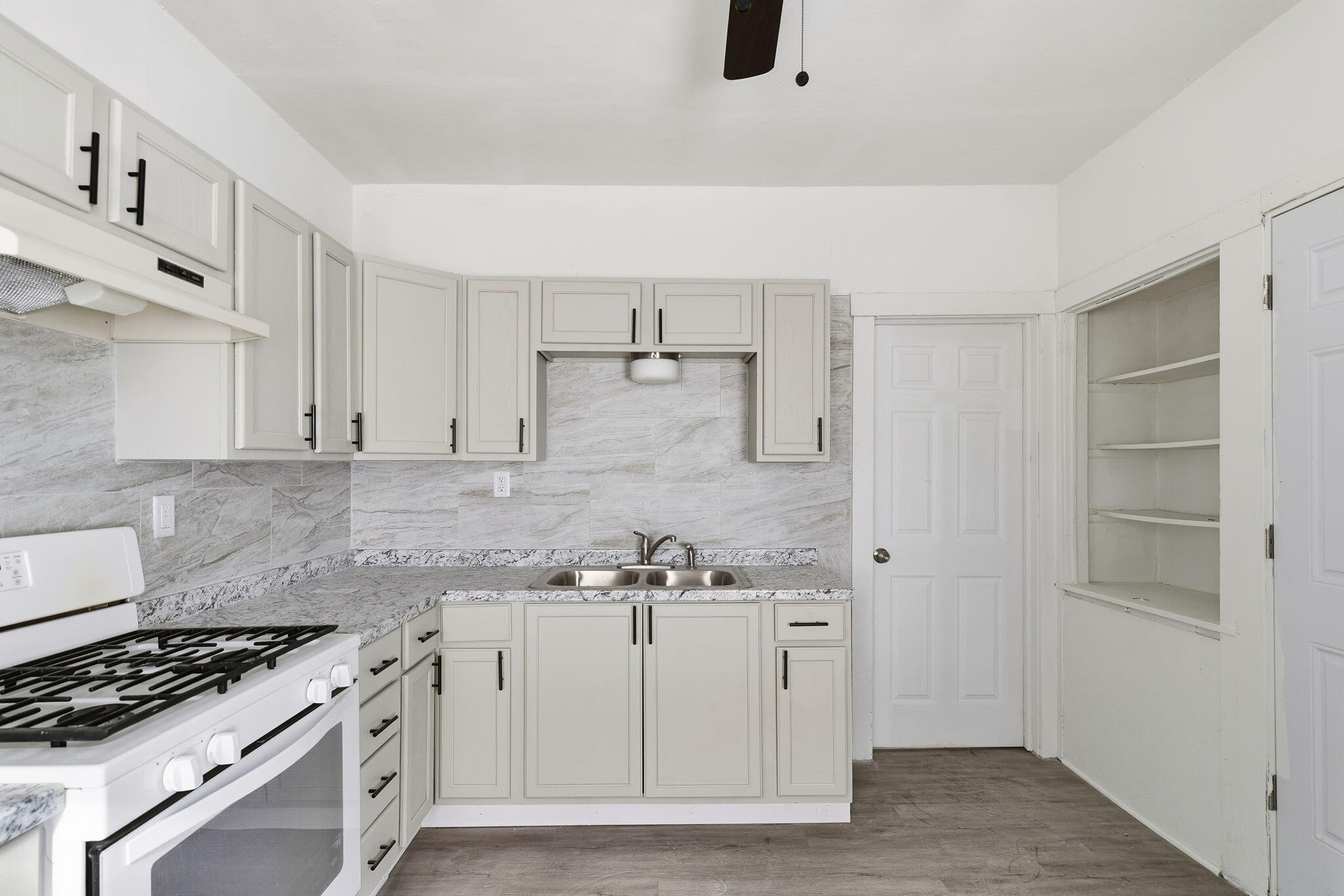 3282 North 30th Street, Unit 3284 Milwaukee, WI 53216 - Photo 12 of 31 12-web-or-mls-_1588893 Alexis Treadway