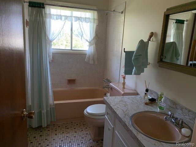 3040 West Newark Road Lapeer, MI 48446 - Photo 14 of 21 IMG_2253.jpg