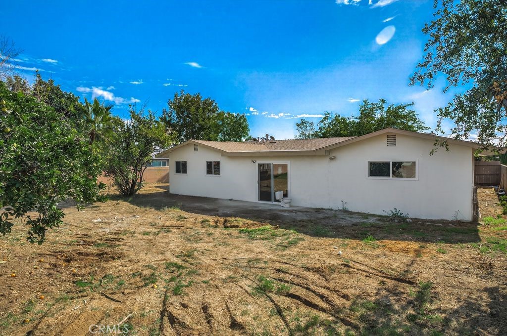 606 East Jackson Street Rialto, CA 92376 - Photo 27 of 29 a view of a house with a yard
