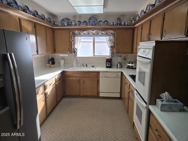 $2,600 | 10461 West Wininger Circle, Sun City, AZ 85351