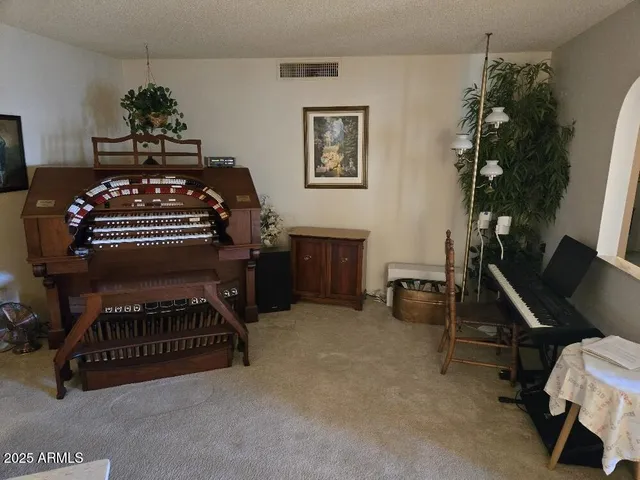 $2,600 | 10461 West Wininger Circle, Sun City, AZ 85351