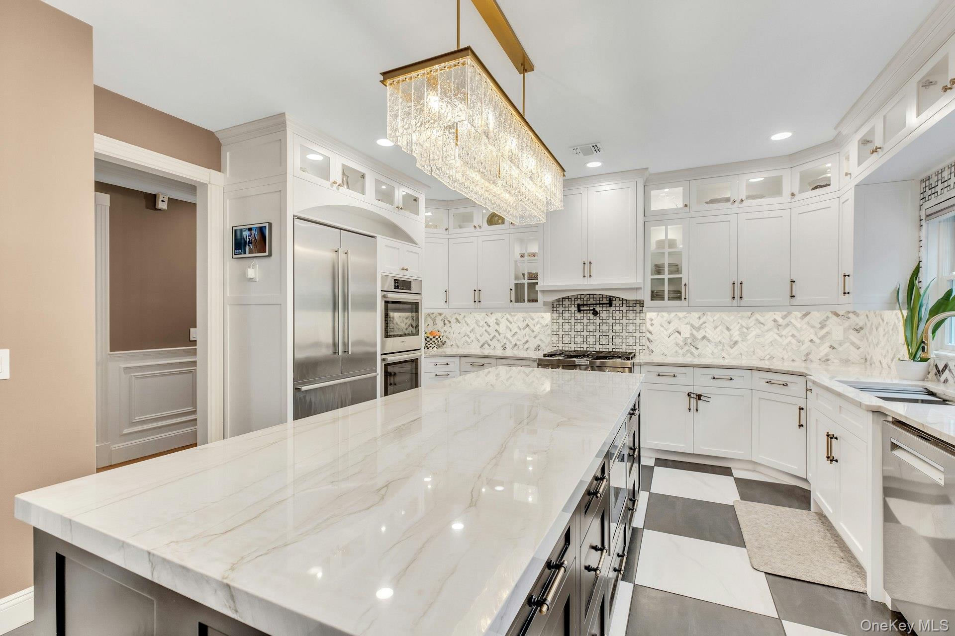 135 Round Swamp Road Huntington, NY 11743 - Photo 15 of 50