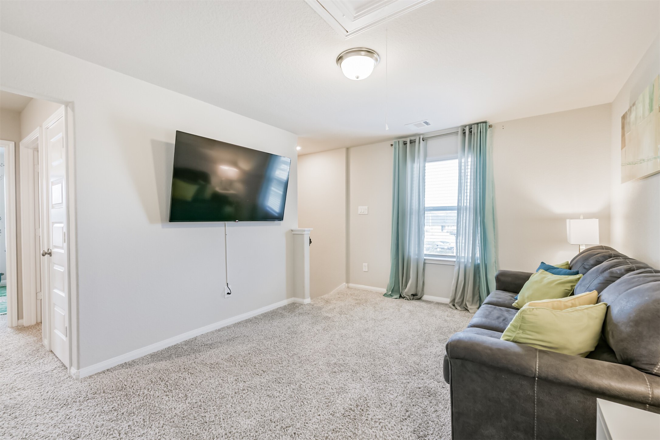 17465 Buckeye Branch Conroe, TX 77385 - Photo 17 of 47 Spacious upstair a game room is great for family gathering.