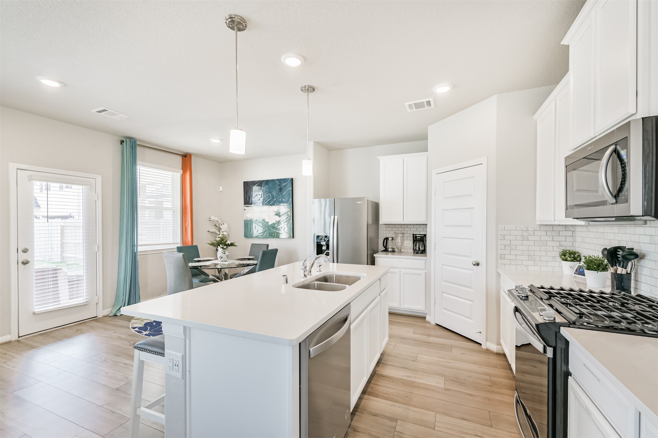 17465 Buckeye Branch Conroe, TX 77385 - Photo 9 of 47 Beautiful kitchen ideal for cooking, entertaining, and holiday gatherings