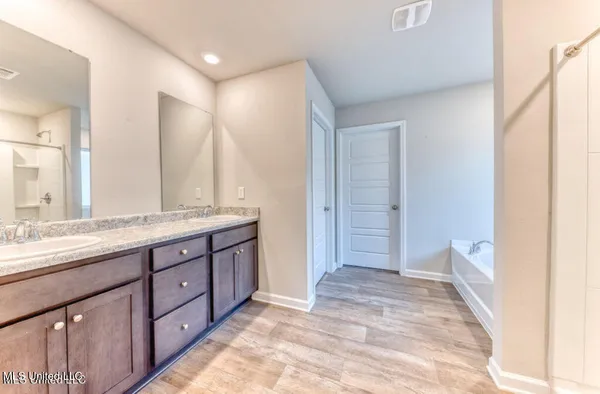 $2,350 | 2113 Toulouse Street, Ocean Springs, MS 39564