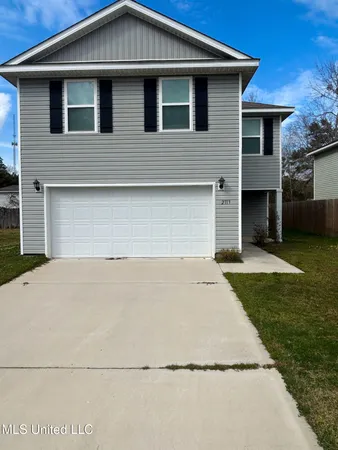$2,350 | 2113 Toulouse Street, Ocean Springs, MS 39564