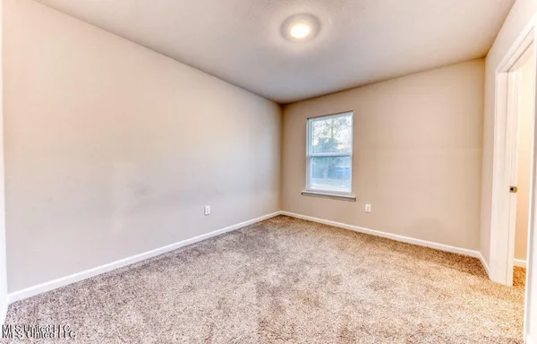 $2,350 | 2113 Toulouse Street, Ocean Springs, MS 39564