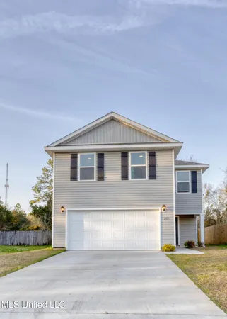 $2,350 | 2113 Toulouse Street, Ocean Springs, MS 39564