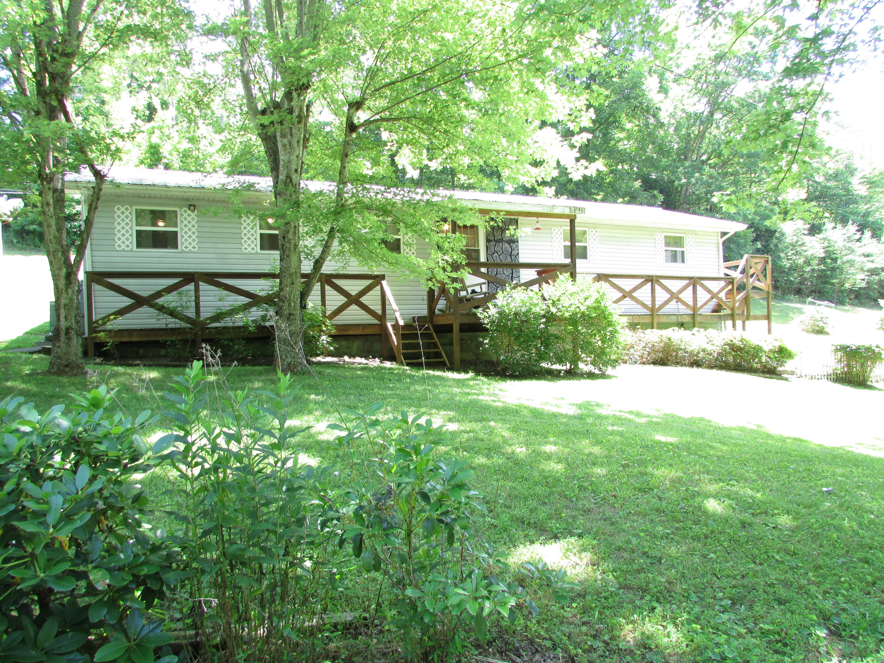 154 Carter Branch Road Elizabethton, TN 37643 - Photo 2 of 25 IMG_6719
