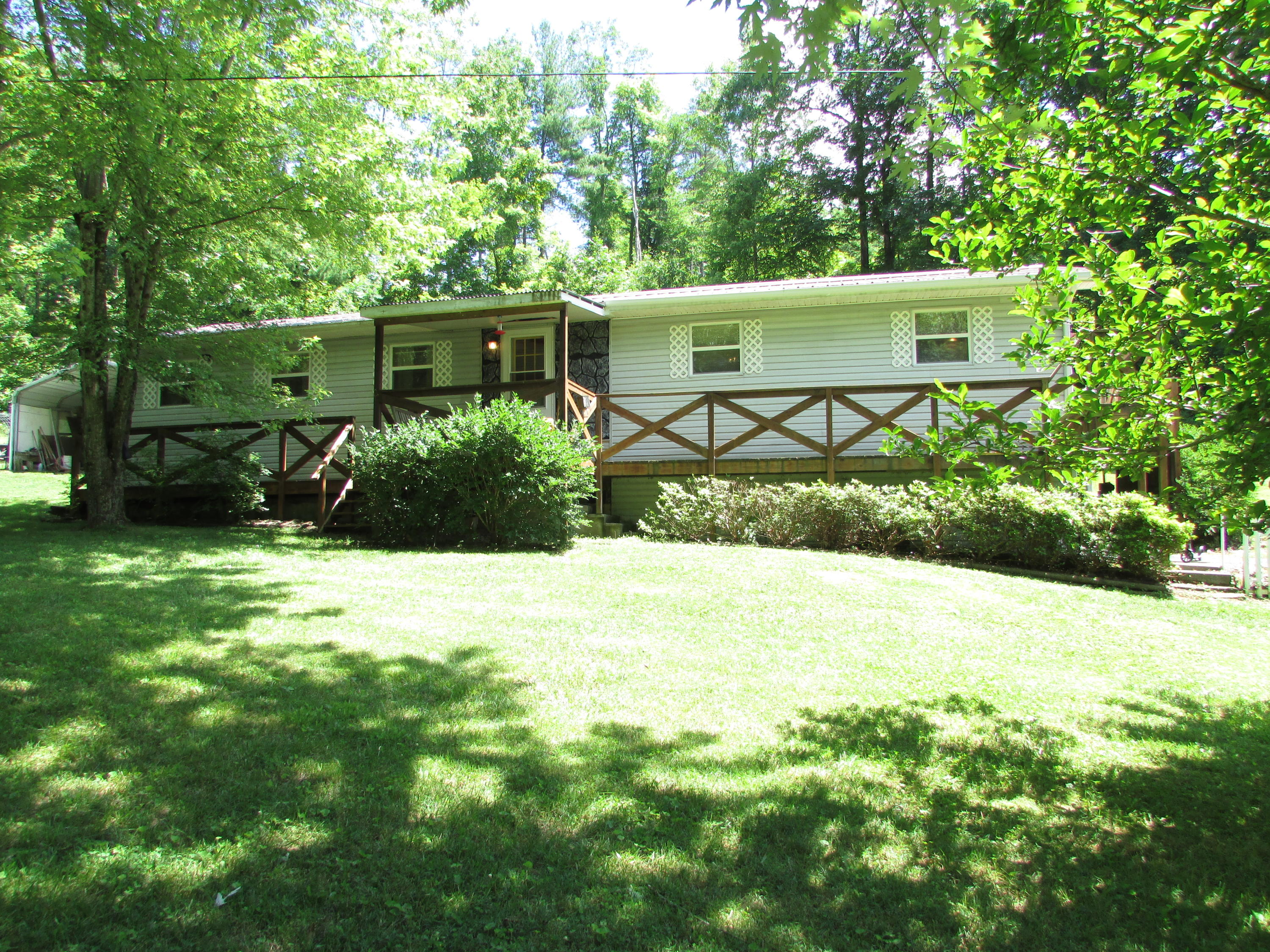 154 Carter Branch Road Elizabethton, TN 37643 - Photo 3 of 25 IMG_6722