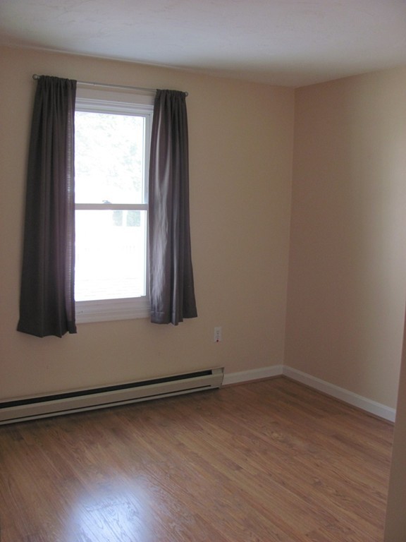42 Grammont Road Worcester, MA 01607 - Photo 5 of 14 Gallery Image 5