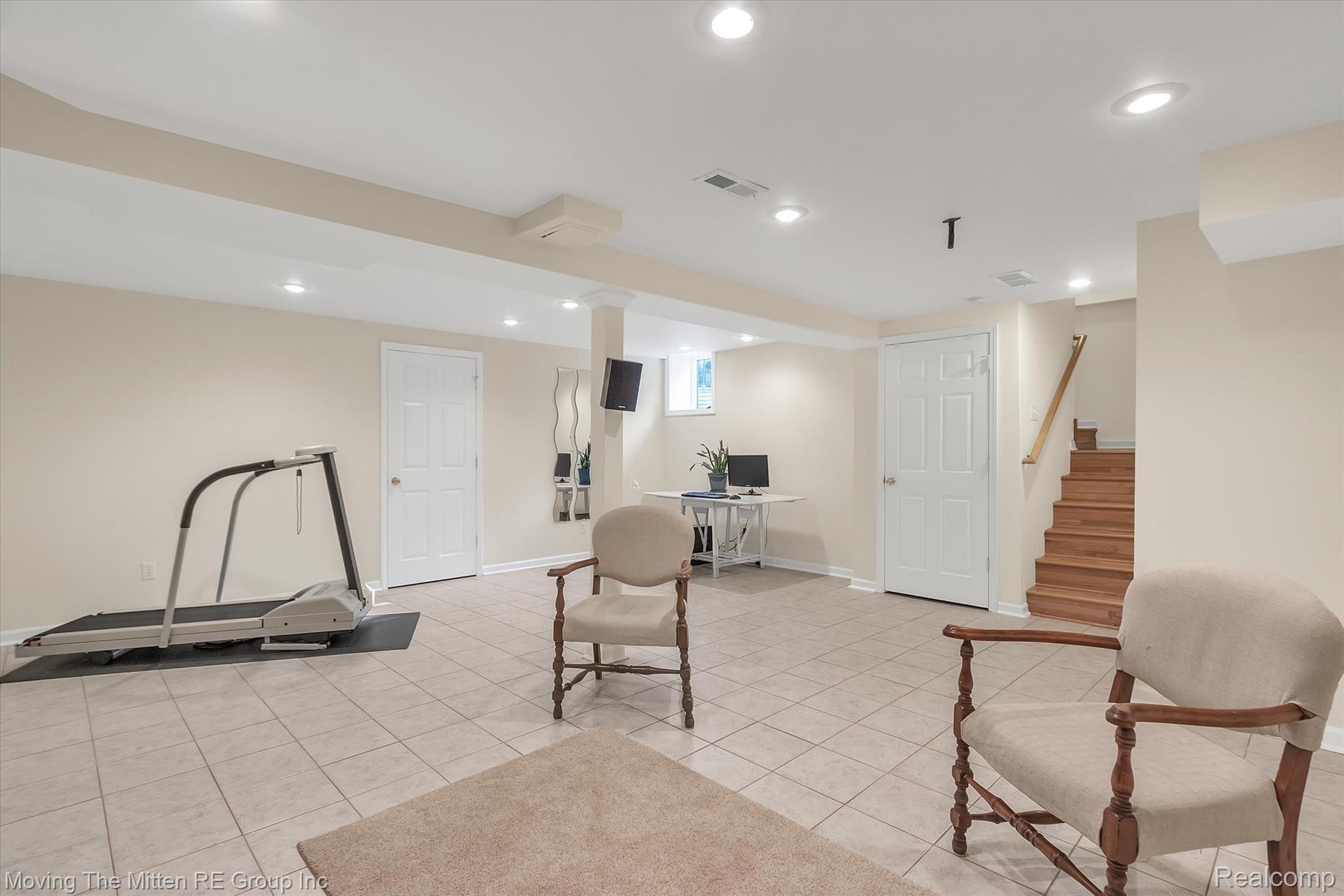 6616 Fox Hills Road Canton, MI 48187 - Photo 11 of 38 M13.jpg