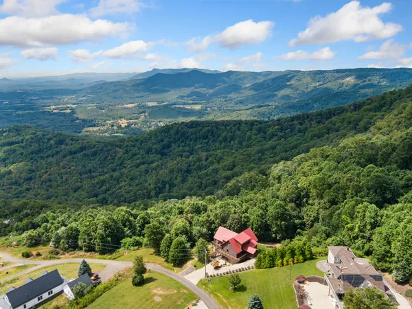 $699,900 | 316 Reflections Pt Trail, Fancy Gap, VA 24328