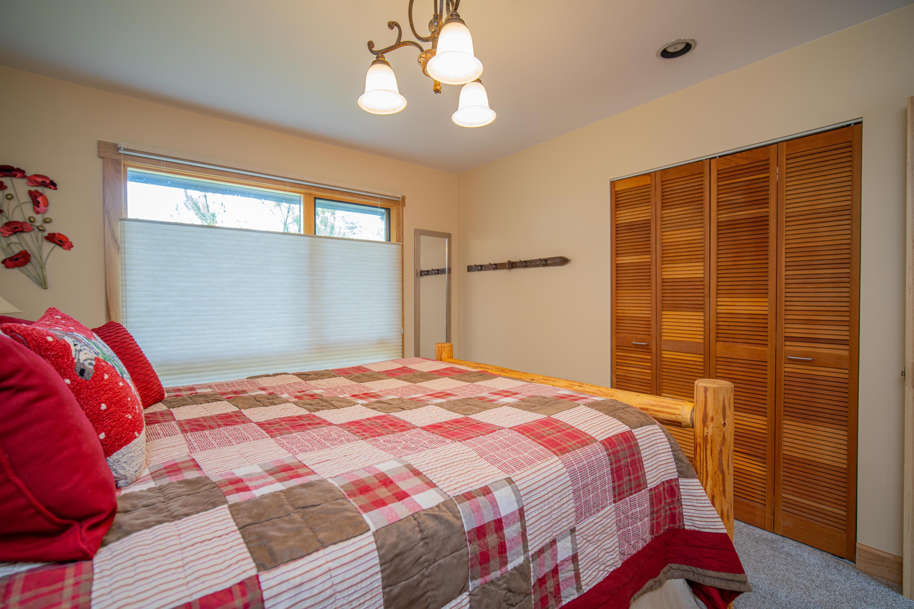 57262 Island Road Sunriver, OR 97707 - Photo 5 of 56 57262 Island Road-05
