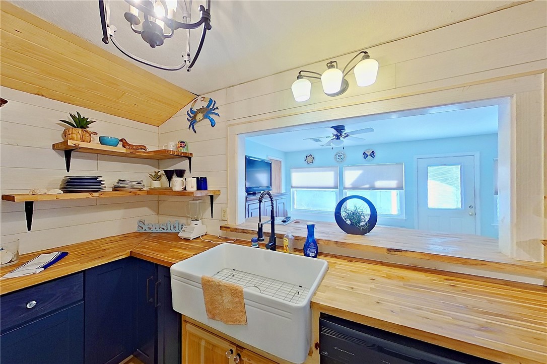 419 Pine Street St. Simons Island, GA 31522 - Photo 14 of 36