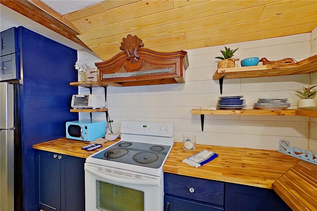 419 Pine Street St. Simons Island, GA 31522 - Photo 15 of 36