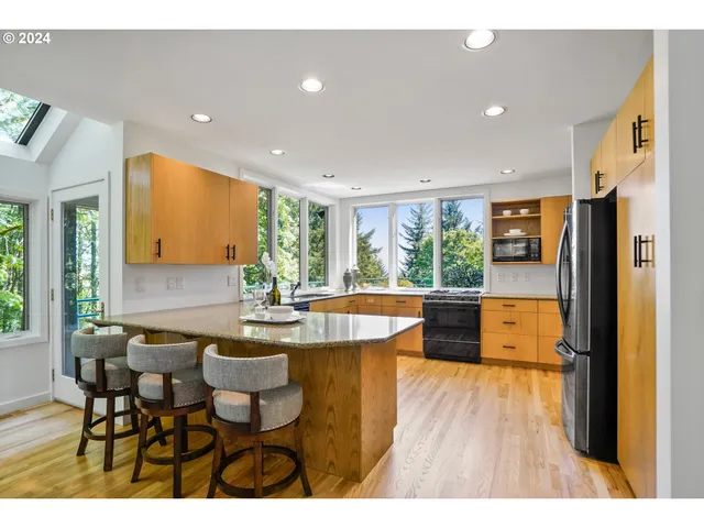 $895,000 | 6815 Northwest Concord Drive, Corvallis, OR 97330