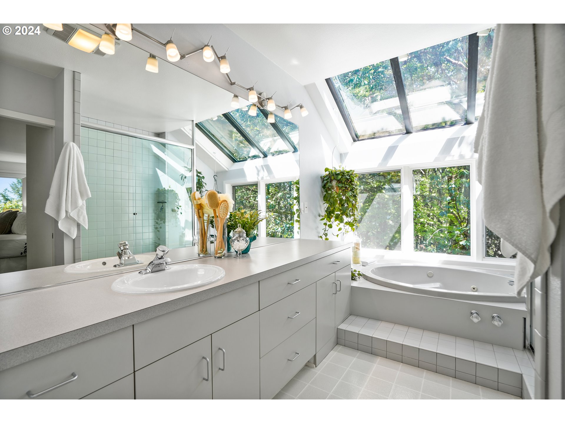 6815 Northwest Concord Drive Corvallis, OR 97330 - Photo 27 of 48 a bathroom with a sink vanity and mirror