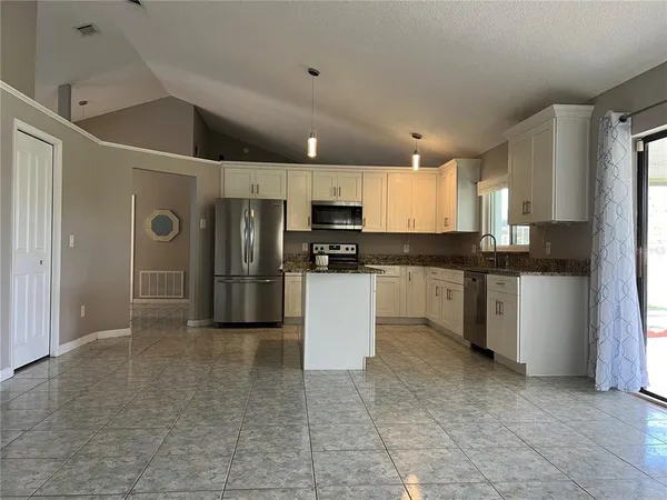 $2,600 | 12736 Newfield Drive, Orlando, FL 32837