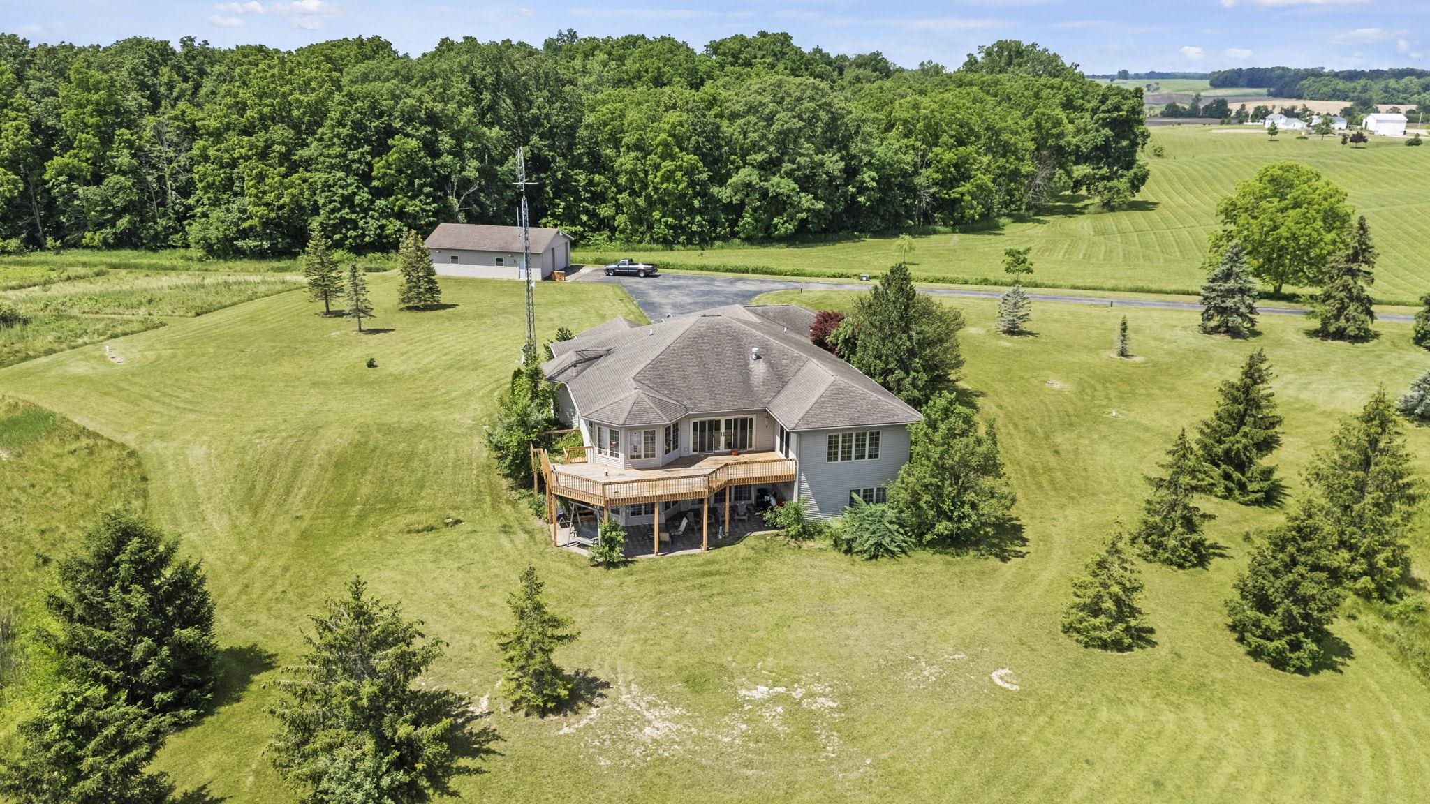 1039 East Hanselman Road Angola, IN 46703 - Photo 5 of 36 Gallery Image 5