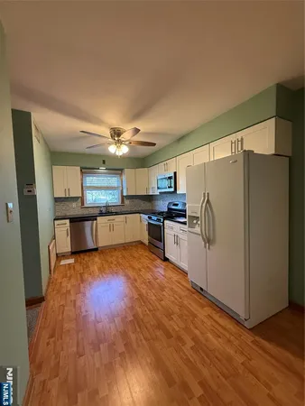 $2,600 | 48 Stuyvesant Avenue, Unit 1, Lyndhurst, NJ 07071