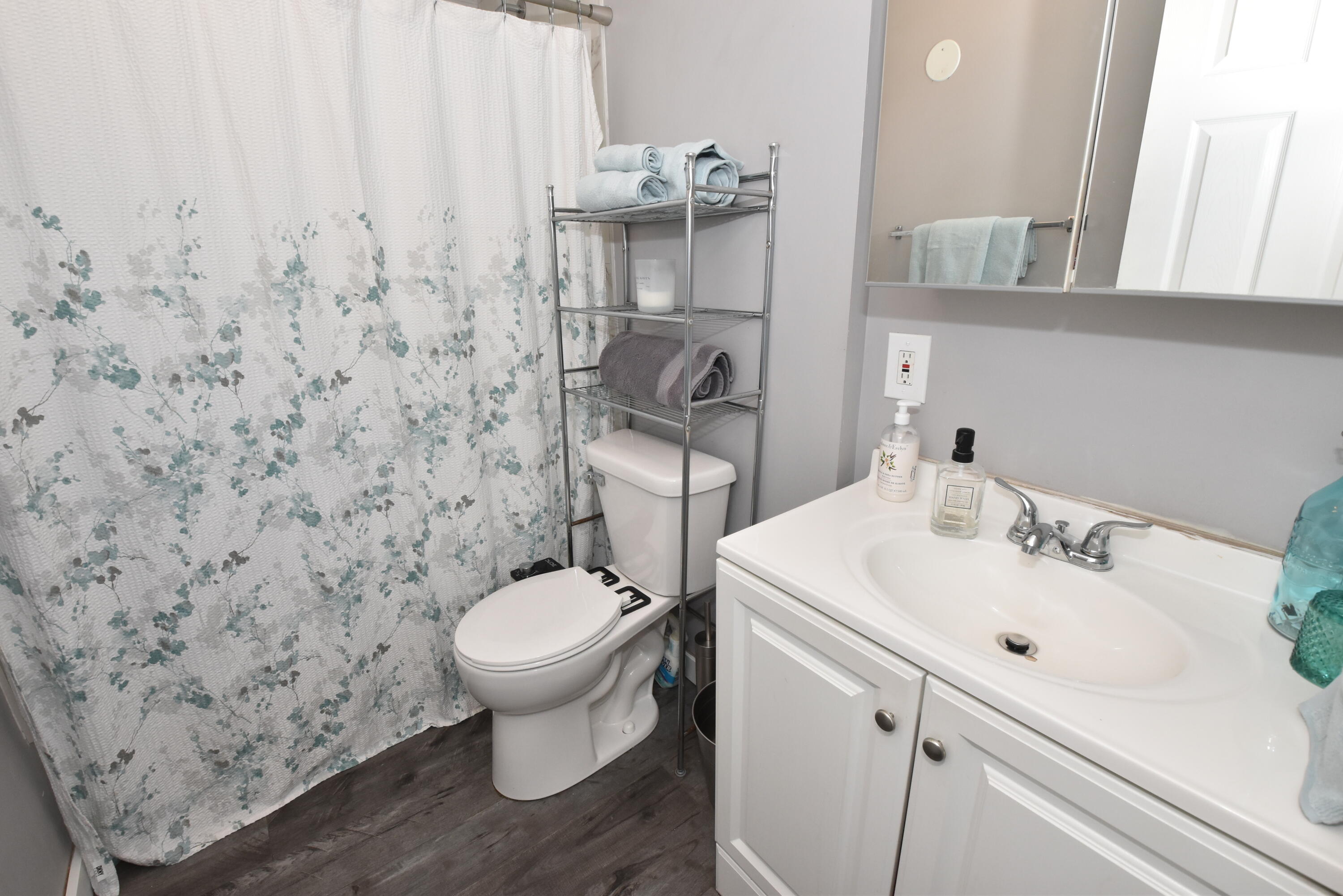2030 Webster Street Racine, WI 53403 - Photo 15 of 32 Bath