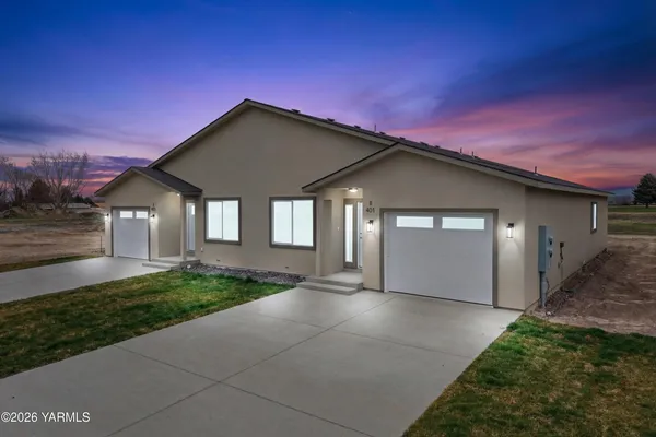 $614,900 | 401 West Bonnieview Road, Grandview, WA 98930