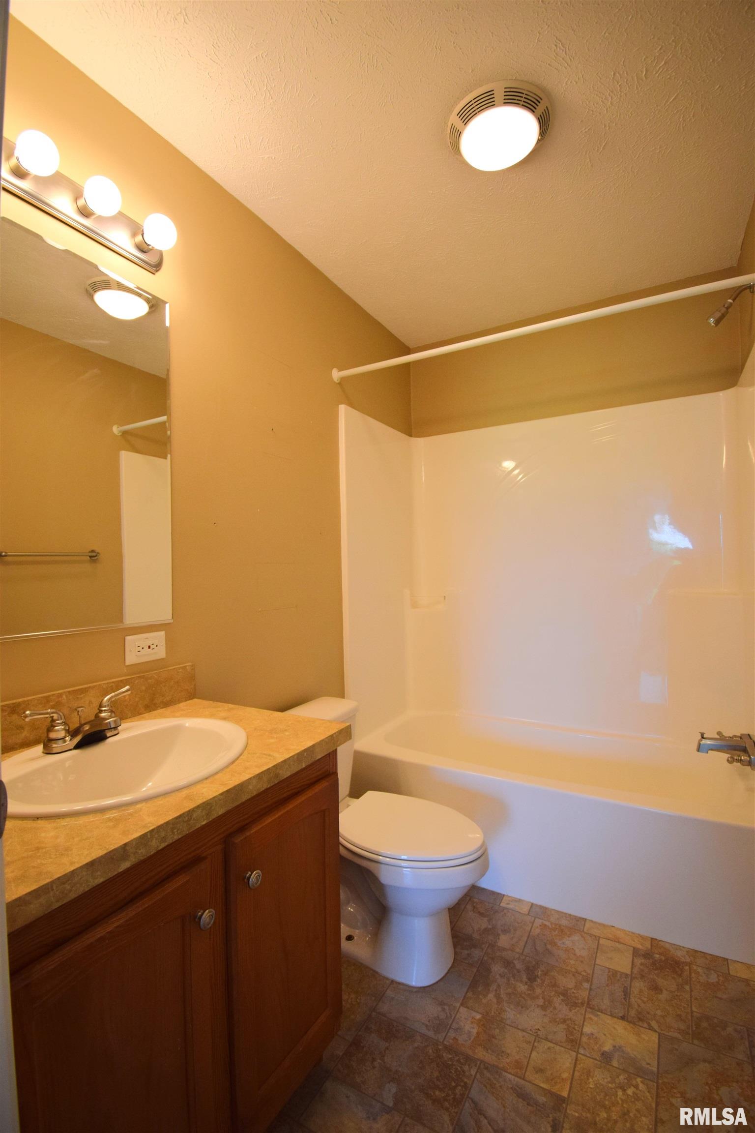 7401 East Karma Road Waltonville, IL 62894 - Photo 9 of 16 Gallery Image 9