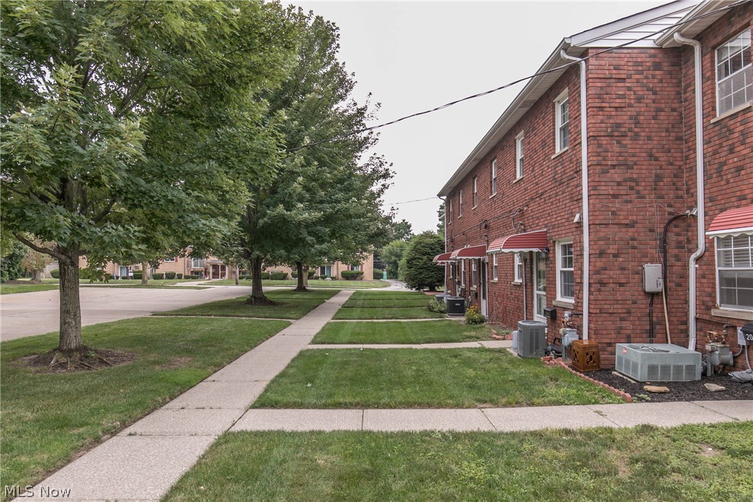 20163 Grannis Road, Unit 7 Cleveland, OH 44126 - Photo 33 of 34 Gallery Image 33