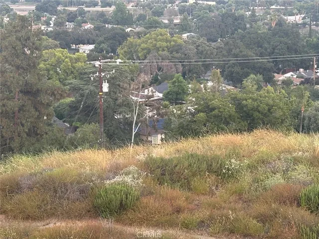 a view of a lake in middle of the house