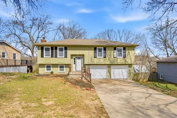 $330,000 | 10116 West 52nd Terrace, Merriam, KS 66203