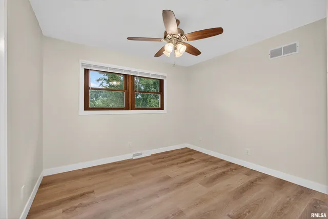 $2,090 | 3106 Maplecrest Road, Bettendorf, IA 52722