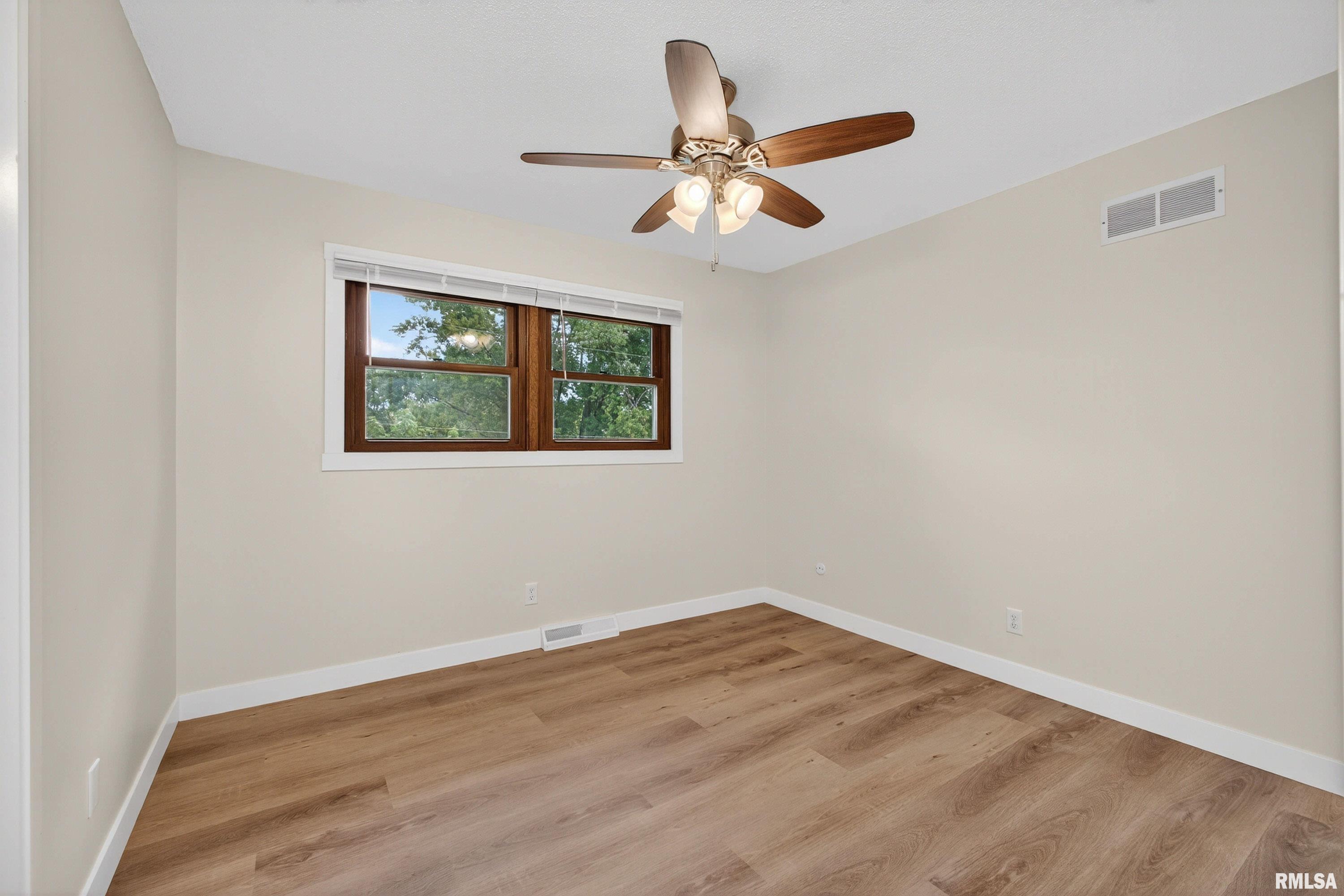 3106 Maplecrest Road Bettendorf, IA 52722 - Photo 17 of 29