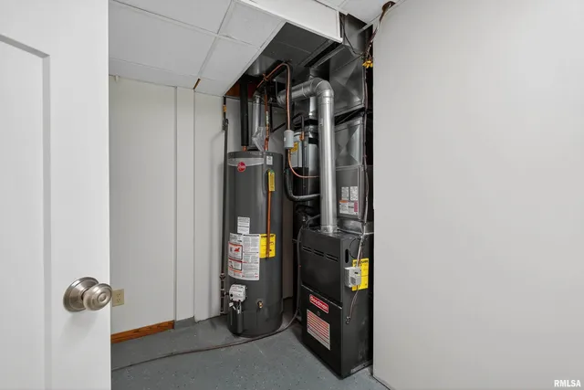 $2,090 | 3106 Maplecrest Road, Bettendorf, IA 52722