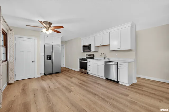 $2,090 | 3106 Maplecrest Road, Bettendorf, IA 52722