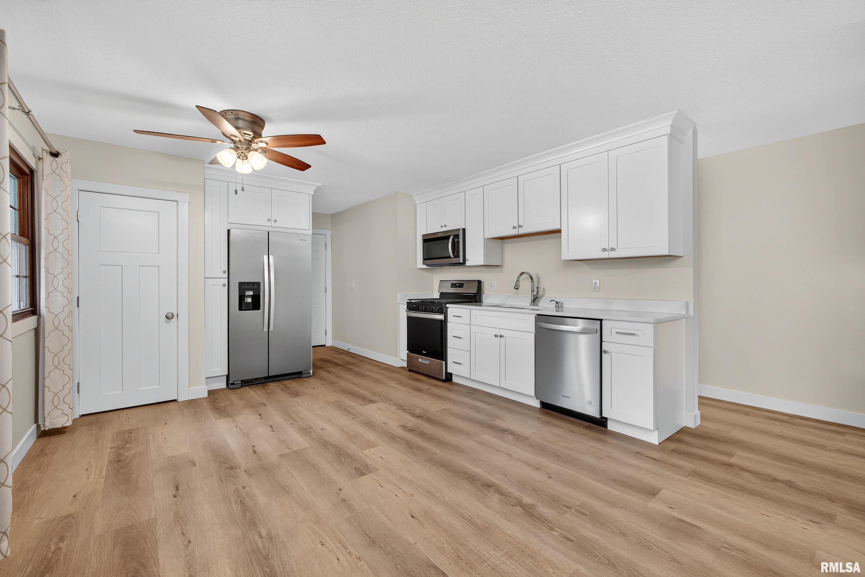 3106 Maplecrest Road Bettendorf, IA 52722 - Photo 3 of 29