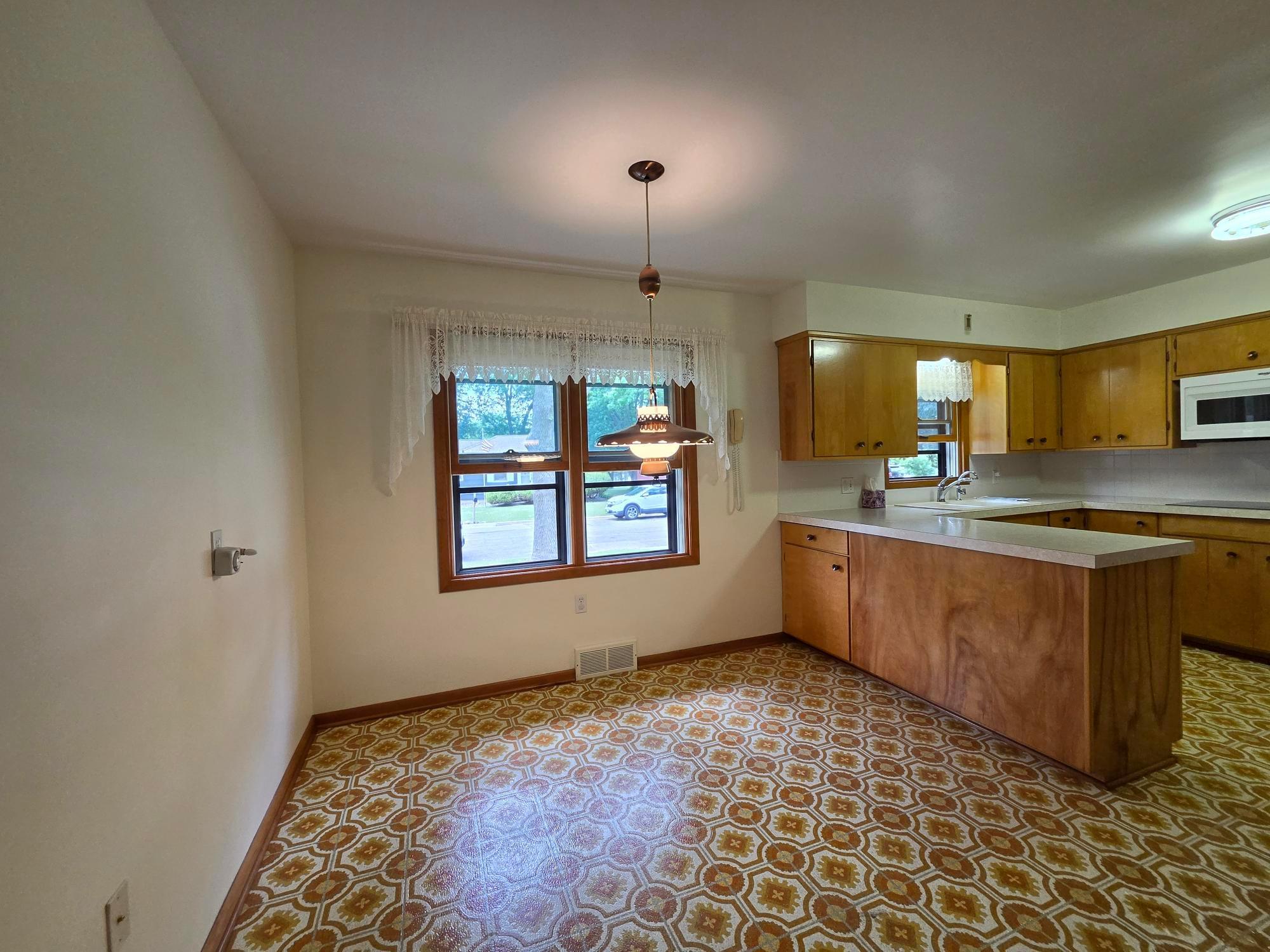 2202 Windsor Road Albert Lea, MN 56007 - Photo 7 of 44