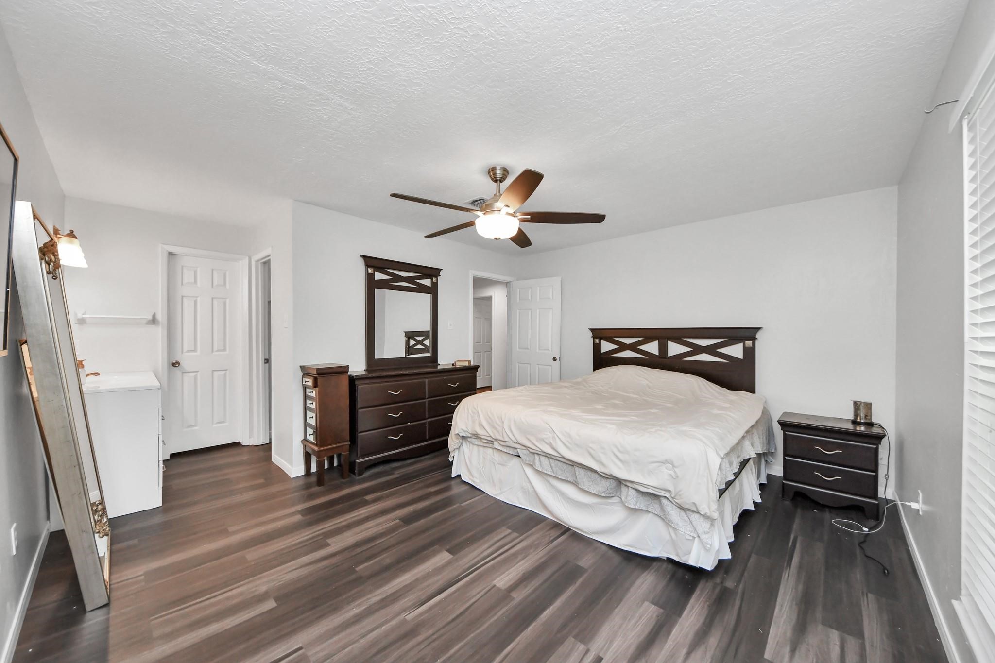 1415 Parry-Sound Pasadena, TX 77504 - Photo 17 of 34 a bedroom with a bed and a dresser