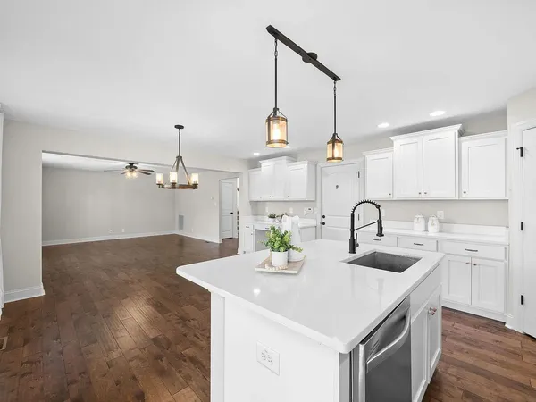 $2,495 | 709 Valencia Drive, Clarksville, TN 37043