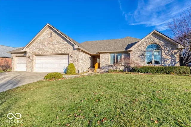 $465,000 | 2371 Willow Lakes E Boulevard, Greenwood, IN 46143