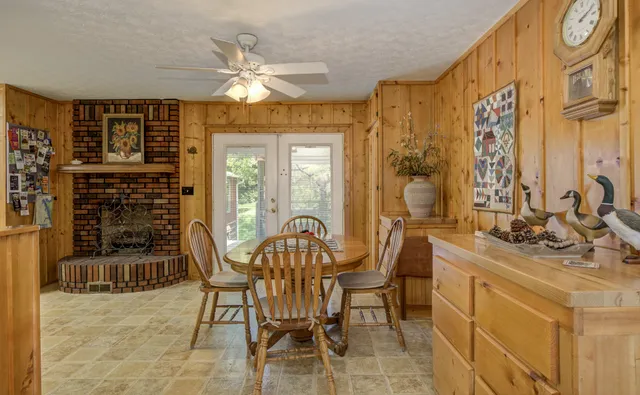 a view of a yard in front of a house with large tree
