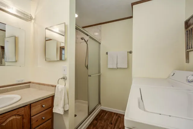 $777,000 | 157 Lakeshore Drive, Eddyville, KY 42038