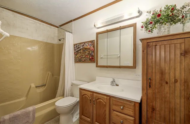 $777,000 | 157 Lakeshore Drive, Eddyville, KY 42038