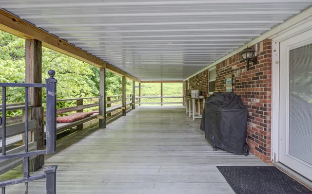 $777,000 | 157 Lakeshore Drive, Eddyville, KY 42038